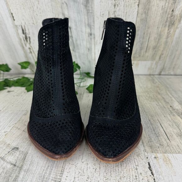 Vince Camuto Black Ankle Boots Nubuck Leather Perforated Pointed Toe Sz 6.5 M - Picture 2 of 10